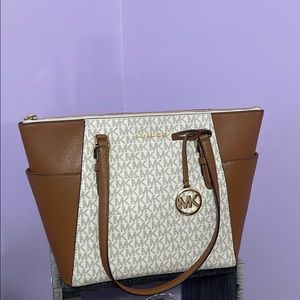 Micheal Kors Charlotte Medium tote bag